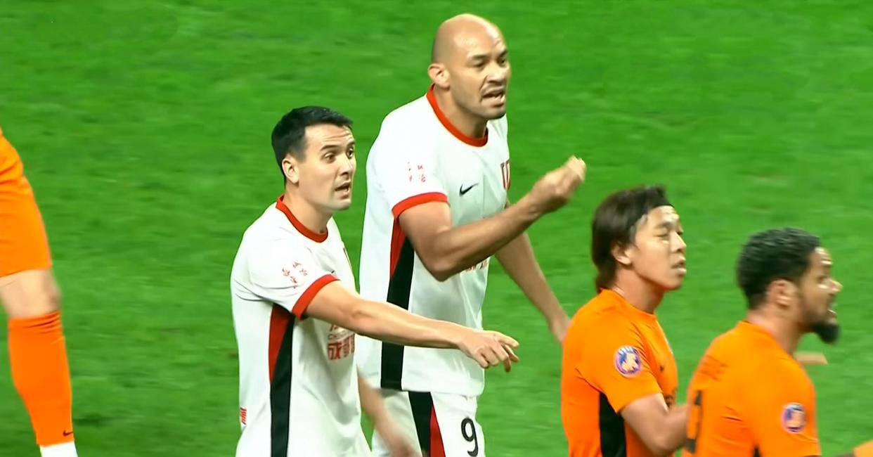 转折点埃因霍温远射贴柱，亚冠加时末段攻防权衡，引发热议，临场指挥获称赞-开云